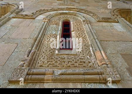 Hauptkirche im Kloster Betania der Geburt der Heiligen Mutter Gottes, Fenster mit ornamentiertem Rahmen, Kvesseti, Georgien, Asien Stockfoto