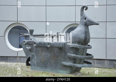 Skulptur Piratenschiff von Liesel Metten 1995, Bronze, Schiff, Figur, Kinderspielplatz, leer, Kopf, Gesicht, Locken, Nase, Long, Klarastraße, Altstadt Stockfoto