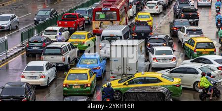 Bangkok Thailand 22. Mai 2018 Rush Hour großer Stau am regnerischen Tag im hektischen Bangkok Thailand Stockfoto