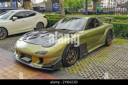 Bangkok Thailand 22. Mai 2018 Grüner Sportwagen parkt in Huai Khwang Bangkok Thailand Stockfoto