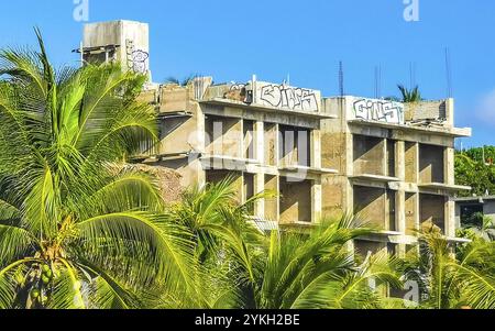 Riesige gigantische Baustelle stoppt die Bauruine in Zicatela Puerto Escondido Oaxaca Mexiko Stockfoto