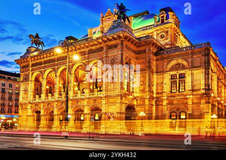 Die Wiener Staatsoper ist ein Opernhaus. Es liegt im Zentrum von Wien, Österreich. Ursprünglich hieß es Wiener Hofoper Stockfoto