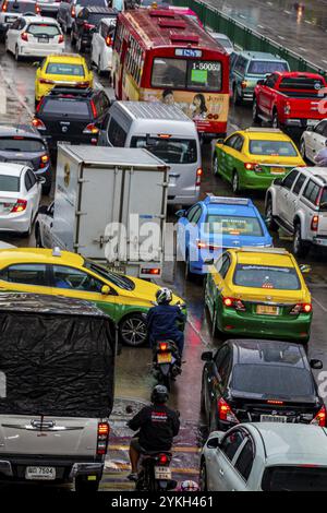 Bangkok Thailand 22. Mai 2018 Rush Hour großer Stau am regnerischen Tag im hektischen Bangkok Thailand Stockfoto