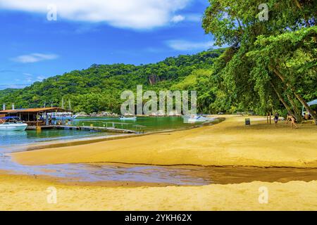 Ilha Grande Brasilien 23. November 2020 herrlicher Mangrovenstrand und Pouso Strand auf der großen tropischen Insel Ilha Grande Rio de Janeiro Brasilien Stockfoto