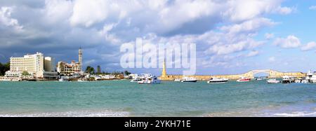 Blick auf das Meer auf Montaza Park Kommandobereich Montaza Palast in Alexandria, Ägypten. Panorama. Stockfoto