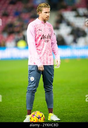 Brighton und Hove Albion gegen Manchester City - Spiel der Premier League im American Express Community Stadium in Brighton. Samstag, 9. November 2024 - Kevin de Bruyne von Manchester City wärmt sich vor dem Auftakt auf. Nur redaktionelle Verwendung. Kein Merchandising. Für Football Images gelten Einschränkungen für FA und Premier League, inc. Keine Internet-/Mobilnutzung ohne FAPL-Lizenz. Weitere Informationen erhalten Sie bei Football Dataco Stockfoto