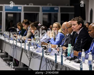 Baku, Aserbaidschan. November 2024. Die Teilnehmer nehmen an der Podiumsdiskussion "hochrangiger Dialog über nationale Anpassungspläne: Transformation des Unterstützungsökosystems für NAP" während der Klimakonferenz der Vereinten Nationen COP29 Teil, einer Veranstaltung des UNFCCC im Olympiastadion von Baku. Die COP29, die vom 11. Bis 22. November läuft, konzentriert sich auf die Klimafinanzierung. Quelle: SOPA Images Limited/Alamy Live News Stockfoto