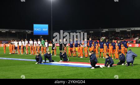 Almere, Niederlande. November 2024. ALMERE, 18.11.2024, Yanmar-Stadion, Saison 2024/2025, Freundschaftsspiel UEFA European U21 Football 2025. Stellen Sie sich vor dem Spiel ein Niederlande U21 - England U21 Credit: Pro Shots/Alamy Live News Stockfoto