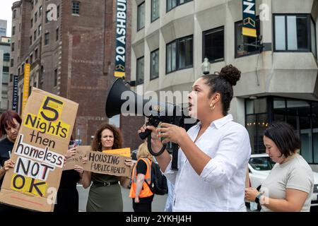 August 2024. Boston, MA. Aktivisten und besorgte Bürger versammelten sich vor dem McCormack Building vor dem Emergency Assistance Shelter Commi Stockfoto