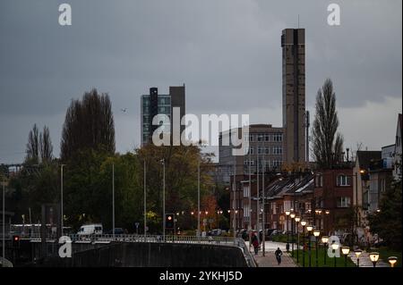 Das Wahrzeichen des Cerea Coovi und die Schleuse von Anderlecht, Region Brüssel-Hauptstadt, Belgien, 11. November 2024 Stockfoto