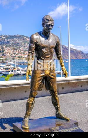 Cristiano Ronaldo wurde in Bronzestatue vor seinem persönlichen Museum in Funchal, Madeira, verewigt Stockfoto