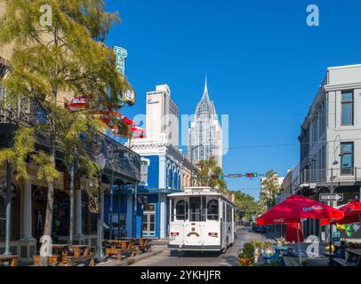 Straßenwagen in der Dauphin Street im Zentrum von Mobile, Alabama, USA Stockfoto