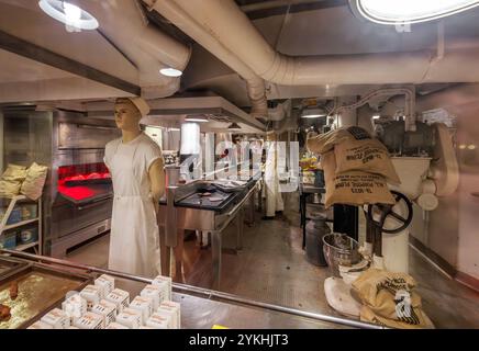 Die Galeere an Bord der USS Alabama, USS ALABAMA Battleship Memorial Park, Mobile, Alabama, USA Stockfoto