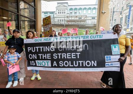 August 2024. Boston, MA. Aktivisten und besorgte Bürger versammelten sich vor dem McCormack Building vor dem Emergency Assistance Shelter Commi Stockfoto