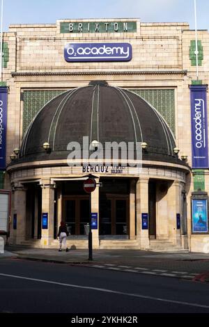 Berlioz-Konzertschild im Gebäude der O2 Brixton Academy, Außen des Musikzentrums in Lambeth Oktober 2024 South London England Großbritannien KATHY DEWITT Stockfoto