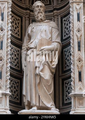 Die Statue des hl. Markus 1411-1413 von Donatello in den äußeren Nischen der Kirche Orsanmichele in Florenz. Stockfoto