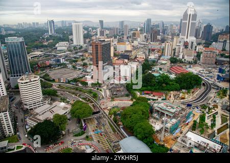 April 2022 Kuala Lumpur Malaysia - die pulsierende Hauptstadt Malaysias. Es ist ein Zentrum für Shopping, das alles von luxuriösen Einkaufszentren bis hin zu farbenfrohen S bietet Stockfoto