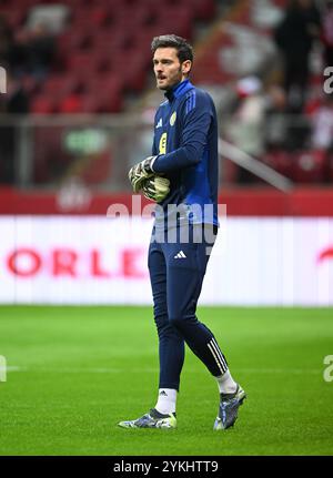 Der schottische Craig Gordon wärmt sich vor dem Spiel der UEFA Nations League Gruppe A1 im PGE Narodowy Stadion in Warschau auf. Bilddatum: Montag, 18. November 2024. Stockfoto