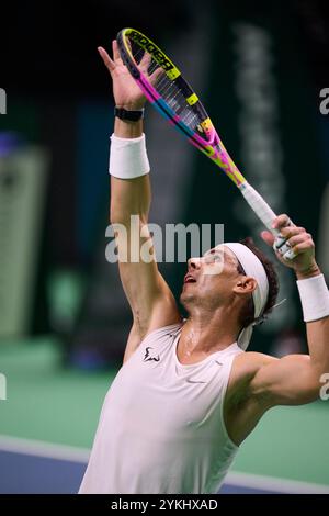 Malaga, Spanien. November 2024. MALAGA, SPANIEN – 18. NOVEMBER: Rafa Nadal von Team Spain spielt bei einem Training vor dem Davis Cup Finale 2024 im Palacio de Deportes Jose Maria Martin Carpena am 18. November 2024 in Malaga, Spanien. (Foto von Francisco Macia/Photo Players Images/Magara Press) Credit: Magara Press SL/Alamy Live News Stockfoto