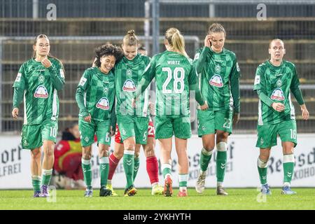 18.11.2024, Fussball: Google Pixel Frauen-Bundesliga, Saison 2024/2025, 10. Spieltag, 1. FC Köln - SV Werder Bremen im Franz-Kremer-Stadion in Köln. Die Bremer Spielerinnen bejubeln mit der Torschuetzin Amira Arfaoui (SV Werder Bremen, #08) das Tor zum 4:0. Wichtiger Hinweis: Gemaess den Vorgaben der DFL Deutsche Fussball Liga bzw. Des DFB Deutscher Fussball-Bund ist es untersagt, in dem Stadion und/oder vom Spiel angefertigte Fotoaufnahmen in Form von Sequenzbildern und/oder videoaehnlichen Fotostrecken zu verwerten bzw. Verwerten zu lassen. Foto: Kirchner-Media/TH Stockfoto