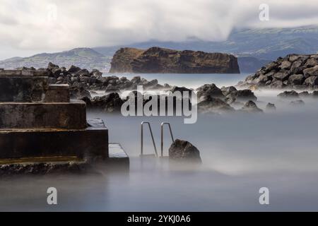 Madalena ist eine Gemeinde an der Westküste der Insel Pico auf den portugiesischen Azoren. Stockfoto