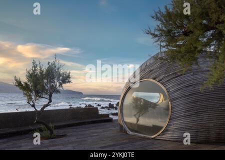 Auf Pico Island, Azoren, befindet sich die Cella Bar mit beeindruckender Architektur. Stockfoto