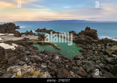 Piscina Naturais Sao Roque liegt in der Region Azoren in Sao Roque do Pico auf der Insel Pico. Stockfoto