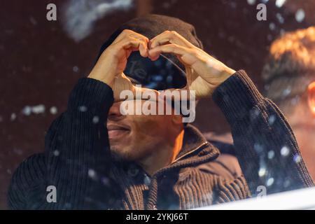 Almere, Niederlande. November 2024. ALMERE, NIEDERLANDE - 18. NOVEMBER: Jude Bellingham wird am 18. November 2024 im Yanmar Stadion in Almere, Niederlande, während des World International Freundschaftsspiels zwischen den Niederlanden U21 und England U21 auf den Tribünen gesehen. (Foto von Joris Verwijst/Orange Pictures) Credit: Orange Pics BV/Alamy Live News Stockfoto