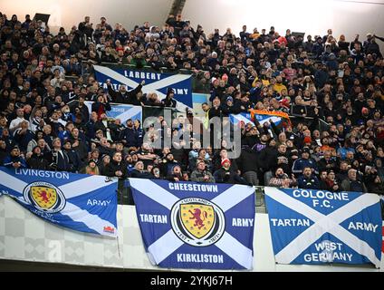 Schottland-Fans während des Gruppenspiels der UEFA Nations League im PGE Narodowy Stadion in Warschau. Bilddatum: Montag, 18. November 2024. Stockfoto