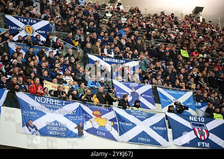 Schottland-Fans während des Gruppenspiels der UEFA Nations League im PGE Narodowy Stadion in Warschau. Bilddatum: Montag, 18. November 2024. Stockfoto