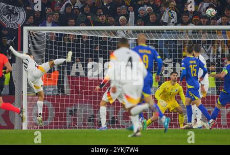 Jamal MUSIALA, DFB 10 Punkte, schießt Tor, Tor, Treffer, Torschuss, 1-0 in der UEFA Nations League 2024 Spiel DEUTSCHLAND - BOSNIEN HERZEGOWINA in der Saison 2024/2025 am 16. November 2024 in Freiburg. Fotograf: Peter Schatz Stockfoto