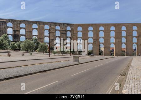 Amoreira Aquädukt aus dem 15. Jahrhundert in der Pfarrei São e São Brás Lourenco, Gemeinde Elvas, Bezirk Portalegre in Portugal. Stockfoto