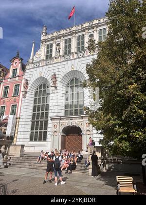 Tourismus Danzig, Touristen, Artus Court, Dwór Artusa, historisches Gebäude, Dlugi Targ, Altstadt Danzig, Architektur, Reise, Danzig Polen, Europa, EU Stockfoto