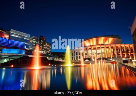 Place des Arts at Night, Montreal, Quebec, Kanada. Der größte kulturelle und künstlerische Komplex Kanadas. Stockfoto