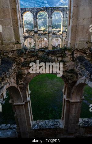 Kloster Santa Maria de Rioseco, Kreuzgang, Manzanedo-Tal, Kastilien und Leon, Spanien. Stockfoto