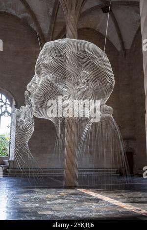 Werk des katalanischen Künstlers Jaume Plensa im gotischen Gebäude von La Lonja, Palma, Mallorca, Balearen, Spanien. Stockfoto