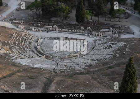 Akropolis-Hügel, einschließlich des Parthenon und anderer Bauwerke Stockfoto