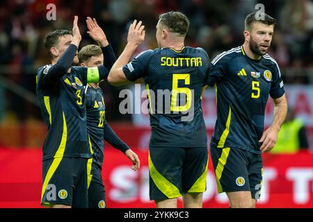 Warschau, Polen. November 2024. Die schottischen Spieler feiern nach dem Spiel der UEFA Nations League, Liga A, Gruppe A1 zwischen Polen und Schottland am 18. November 2024 im PGE National Stadium in Warschau (Foto: Andrew Surma/ Credit: SIPA USA/Alamy Live News) Stockfoto