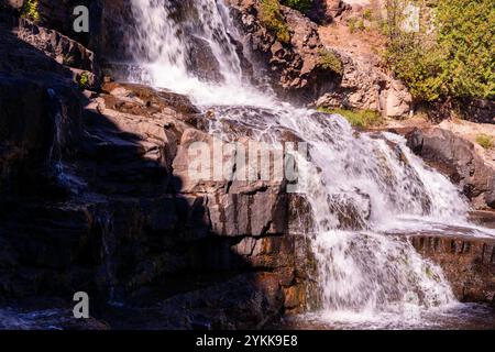 Foto gemacht im Gooseberry Falls State Park in der Nähe von Two Harbors, Minnesota, USA, an einem wunderschönen Herbstnachmittag. Stockfoto