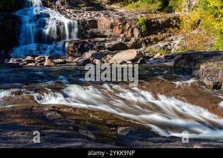 Foto gemacht im Gooseberry Falls State Park in der Nähe von Two Harbors, Minnesota, USA, an einem wunderschönen Herbstnachmittag. Stockfoto