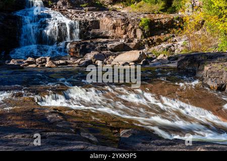 Foto gemacht im Gooseberry Falls State Park in der Nähe von Two Harbors, Minnesota, USA, an einem wunderschönen Herbstnachmittag. Stockfoto