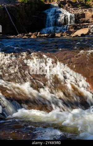 Foto gemacht im Gooseberry Falls State Park in der Nähe von Two Harbors, Minnesota, USA, an einem wunderschönen Herbstnachmittag. Stockfoto