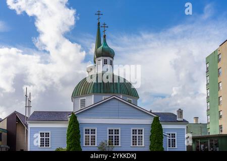 Sitka, Alaska, USA - 24. September 2024: Außengebäude der orthodoxen Kathedrale St. Michael, Erzengel, im Zentrum von Sitka, Alaska. Stockfoto