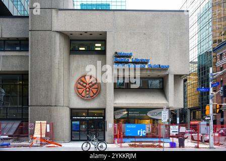 Ottawa, Kanada – 16. November 2024: Die öffentliche Bibliothek von Ottawa in Laurier W und Metcalfe. Eine neue Bibliothek ist im Bau und wird auf Öffnen i gesetzt Stockfoto