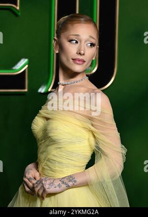 London, Großbritannien. November 2024. Ariana Grande bei der britischen Premiere von Wicked. London, Großbritannien, 18. November 2024. Foto: Stuart Hardy/ABACAPRESS. COM Credit: Abaca Press/Alamy Live News Stockfoto