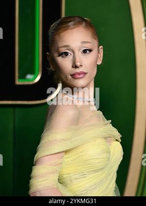 London, Großbritannien. November 2024. Ariana Grande bei der britischen Premiere von Wicked. London, Großbritannien, 18. November 2024. Foto: Stuart Hardy/ABACAPRESS. COM Credit: Abaca Press/Alamy Live News Stockfoto