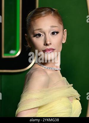 London, Großbritannien. November 2024. Ariana Grande bei der britischen Premiere von Wicked. London, Großbritannien, 18. November 2024. Foto: Stuart Hardy/ABACAPRESS. COM Credit: Abaca Press/Alamy Live News Stockfoto