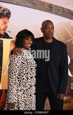 November 2024 Pauletta Washington und ihr Ehemann Denzel Washington nahmen am 18. November 2024 an der Premiere von Paramount Pictures Gladiator II in Los Angeles, Kalifornien, am TCL Chinese Theatre Teil. Foto: Barry King/Alamy Live News Stockfoto