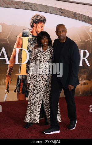 November 2024 Pauletta Washington und ihr Ehemann Denzel Washington nahmen am 18. November 2024 an der Premiere von Paramount Pictures Gladiator II in Los Angeles, Kalifornien, am TCL Chinese Theatre Teil. Foto: Barry King/Alamy Live News Stockfoto