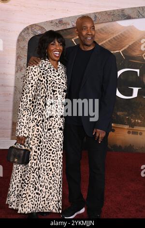 November 2024 Pauletta Washington und ihr Ehemann Denzel Washington nahmen am 18. November 2024 an der Premiere von Paramount Pictures Gladiator II in Los Angeles, Kalifornien, am TCL Chinese Theatre Teil. Foto: Barry King/Alamy Live News Stockfoto